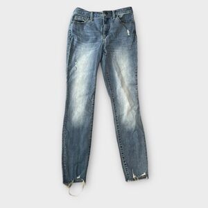Universal Thread skinny distressed jean size 6/28R
